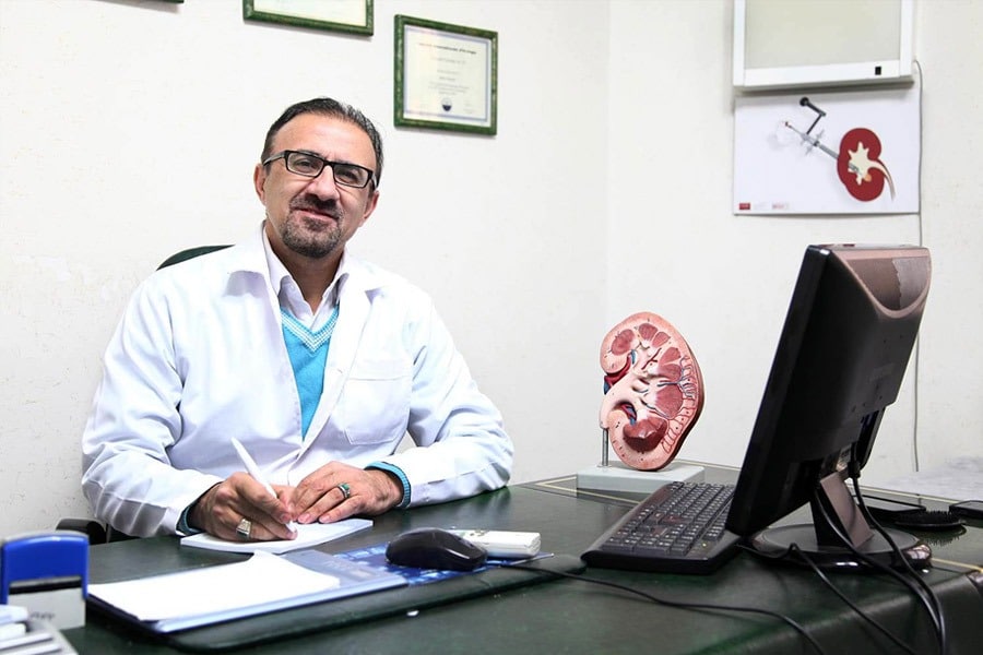 دکتر حسین کرمی یکی از بهترین دکترهای کلیه و مجاری ادرار تهران