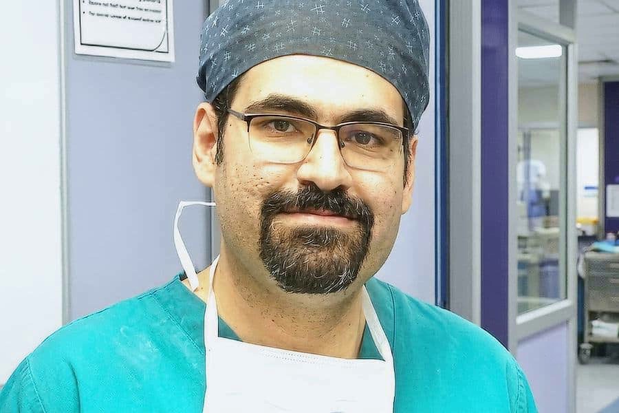 دکتر سید بهرام سیف دکتر پنجه طلا جراح مغز و اعصاب شیراز